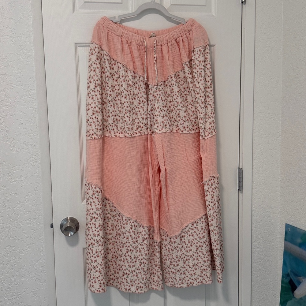 NWOT POL Pink and Floral Wide Leg Palazzo Pant
